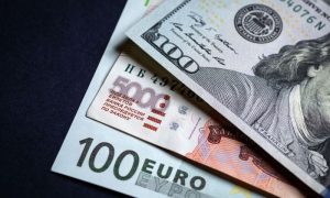 Euro Surges Against the Dollar as Signals from the Federal Reserve Stoke Expectations of Rate Cuts
