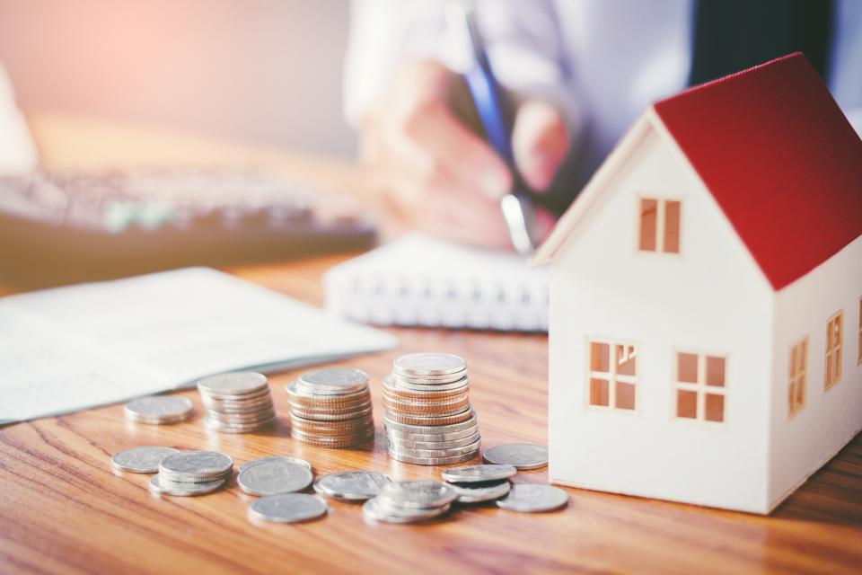 Mortgage Rates Dip, Fueling US Real Estate Demand