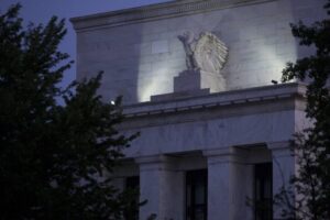 Federal Reserve Plans Gradual Rate Cuts Due to Inflation Worries